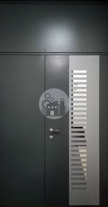 двустворчатая дверь с верхней вставкой